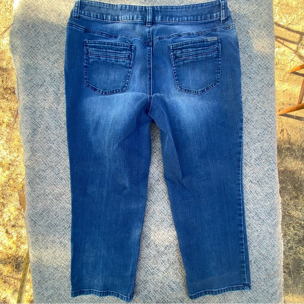 Chico’s So Slimming Jeans size 2 US 12 31 Cropped Capri Length Casual Denim - Picture 12 of 15